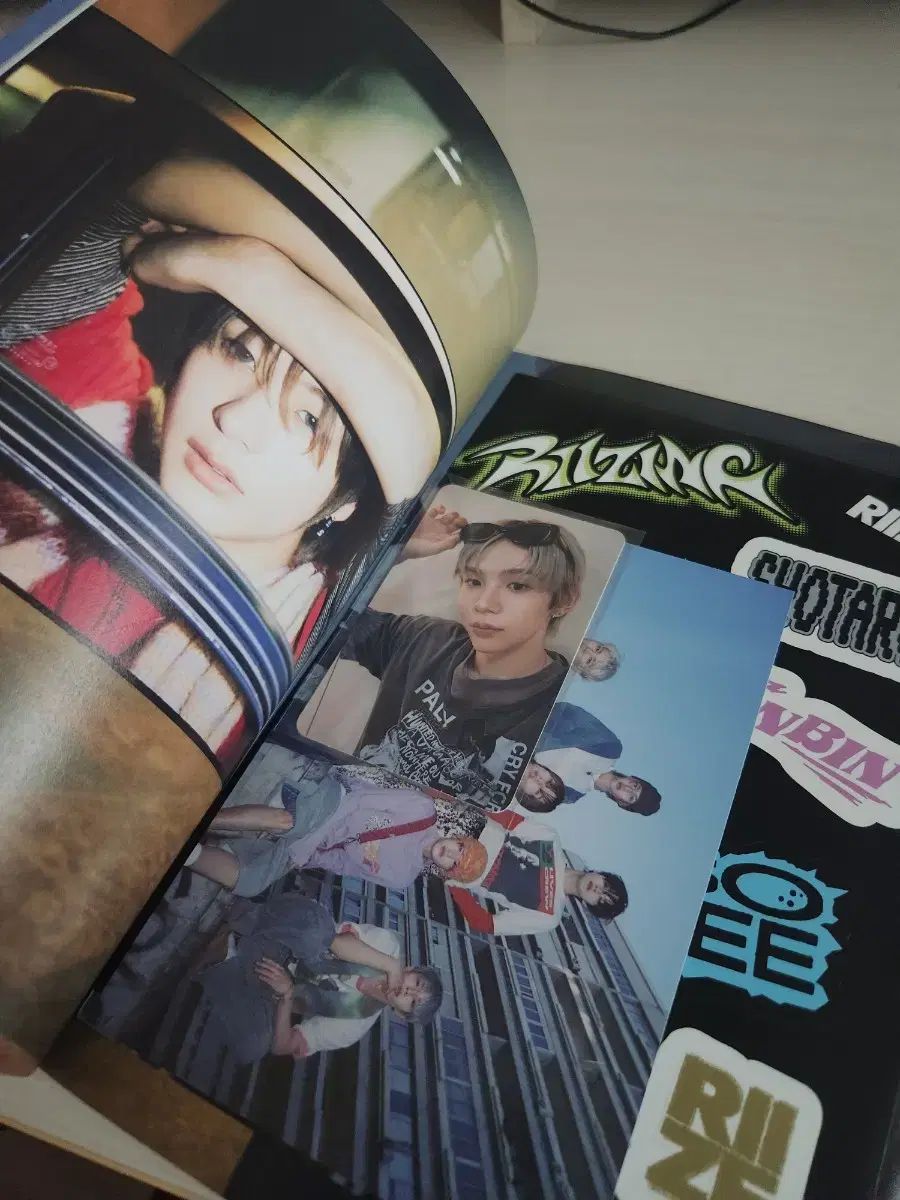 RIIZE - Mini Album 1st RIIZING MINI 1ST Book Ver.) ALBUM Music : [RIIZING] (Photobook r&frasl;kpop