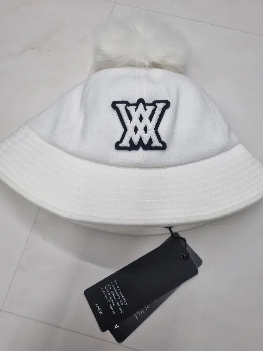 アニュー ポンポン バケットハット