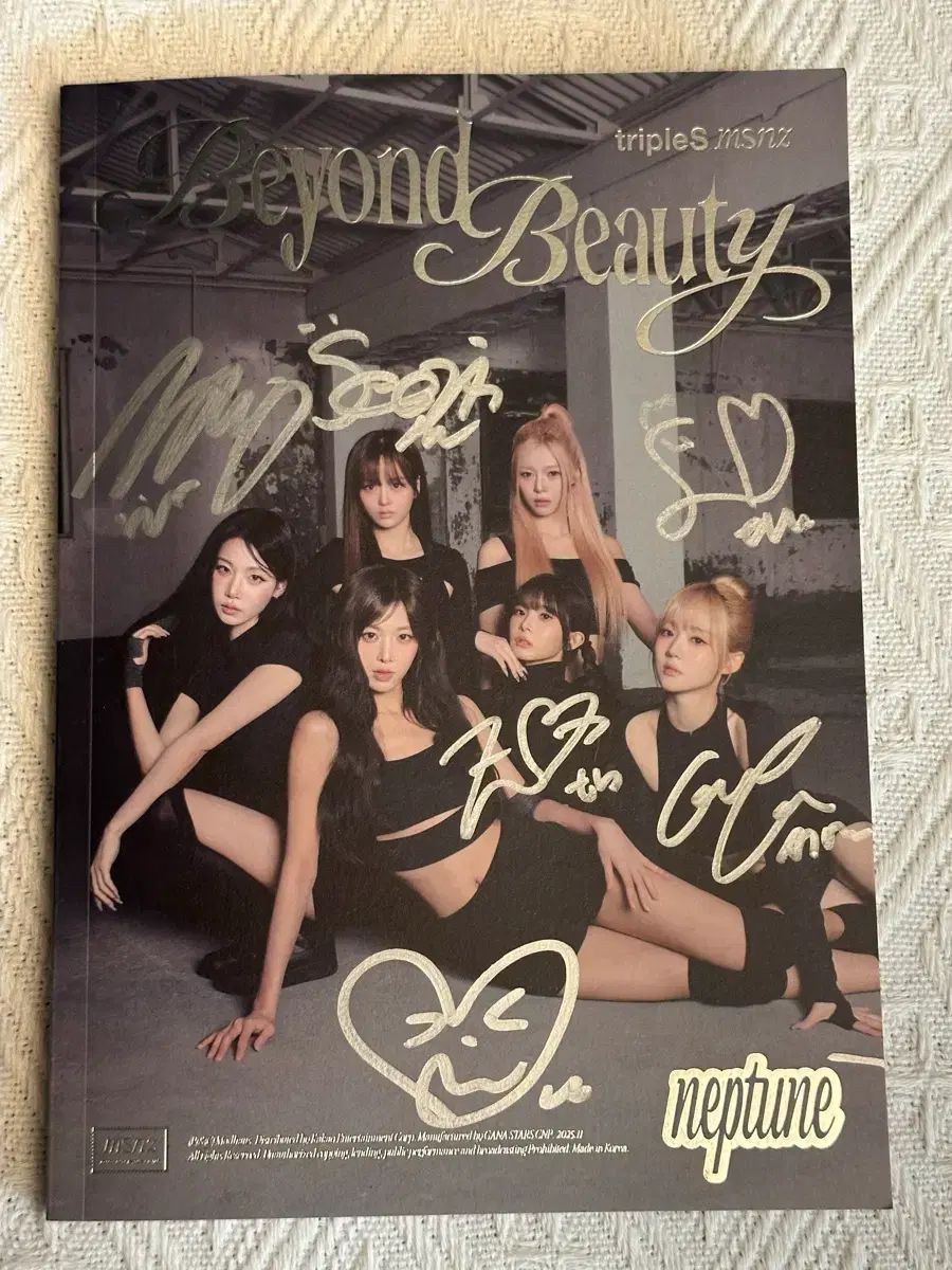 トリプルS msnz 넵튠 サイン入り アルバム