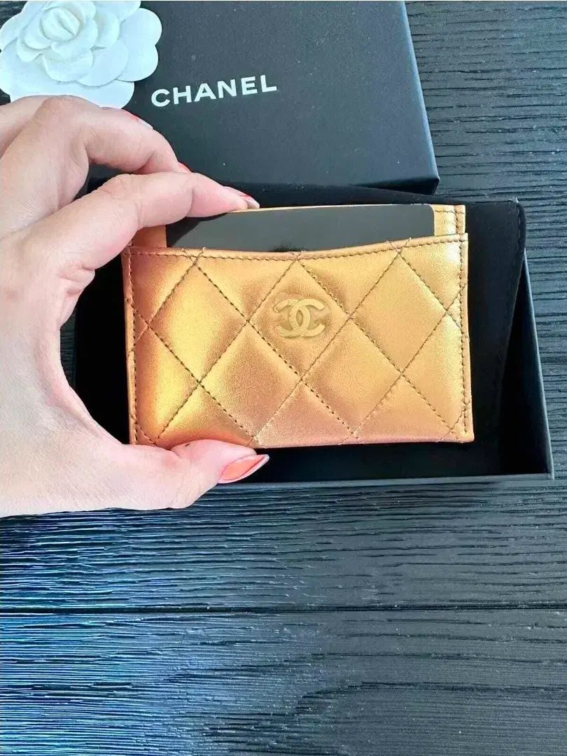 シャネル ゴールド カードホルダー キルティング 付き モデル