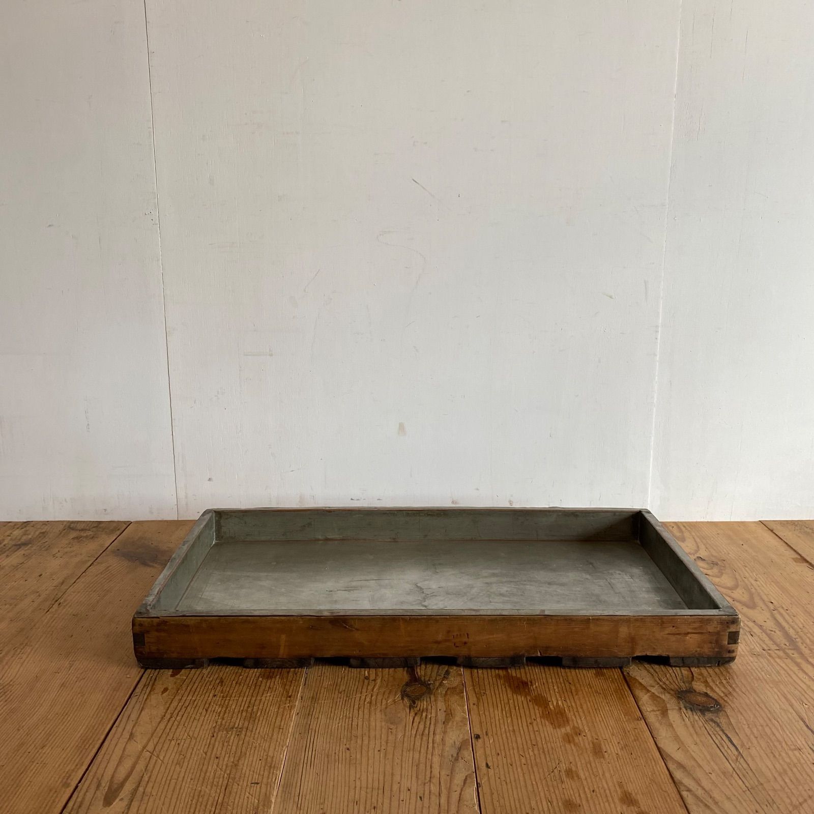 ヴィンテージ 昭和レトロ 古道具 折りたたみ木製トレイテーブル グレー ヴィンテージ 昭和レトロ 古道具 折りたたみ木製トレイテーブル グレー