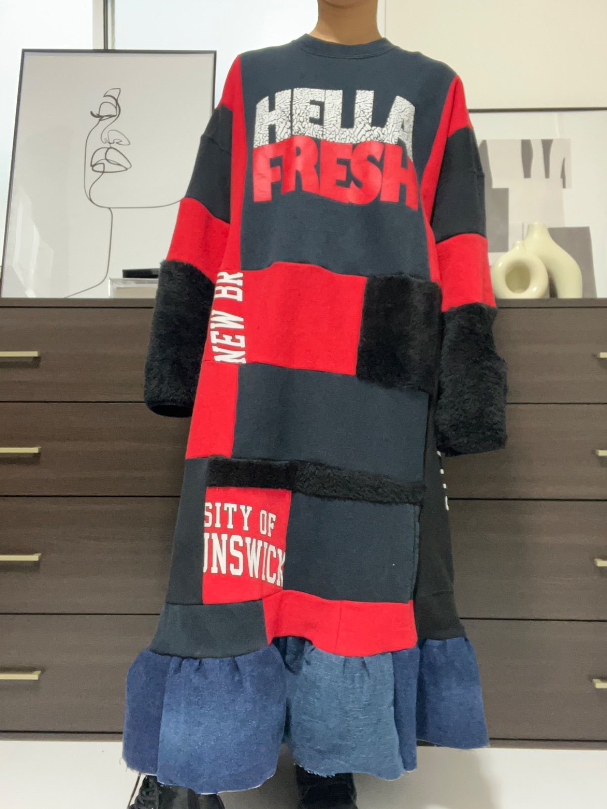 ﾘﾒｲｸ古着 remakeーﾊﾟｯﾁﾜｰｸﾜﾝﾋﾟｰｽ 裏起毛ワンピース 長袖ﾛﾝｸﾞﾜﾝﾋﾟｰｽ ﾛｺﾞT 黒 赤 ファー デニム