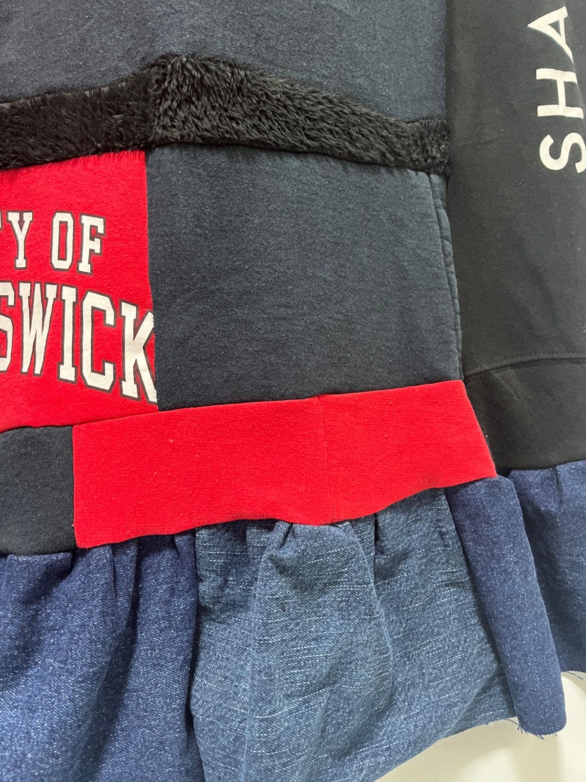  ﾘﾒｲｸ古着 remakeーﾊﾟｯﾁﾜｰｸﾜﾝﾋﾟｰｽ 裏起毛ワンピース 長袖ﾛﾝｸﾞﾜﾝﾋﾟｰｽ ﾛｺﾞT 黒 赤 ファー デニム ニットワンピ 美脚見え 長袖 七分袖 カットソーワンピース