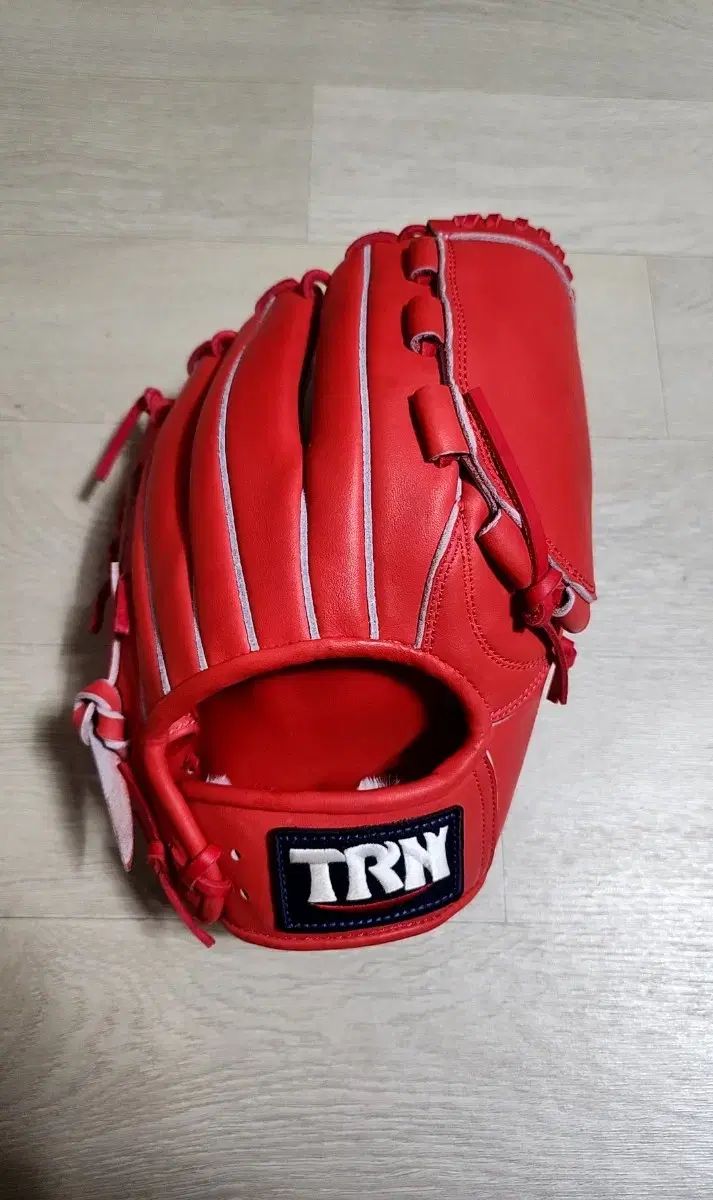 TRNグローブ選手用 レッド カラー