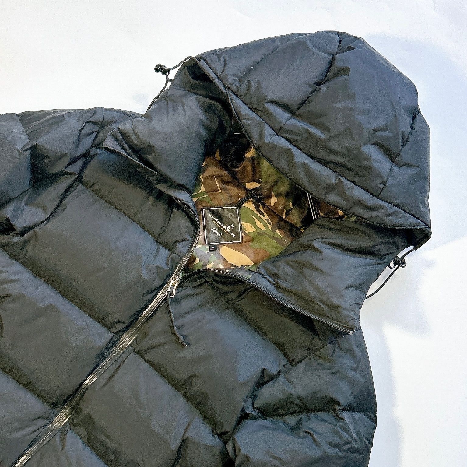 【美品✨】NANGA アーバンリサーチ カモフラ ダウンジャケット 黒 40 URBAN RESEARCH Doors アーバンリサーチドアーズ NANGA ナンガ ダウン