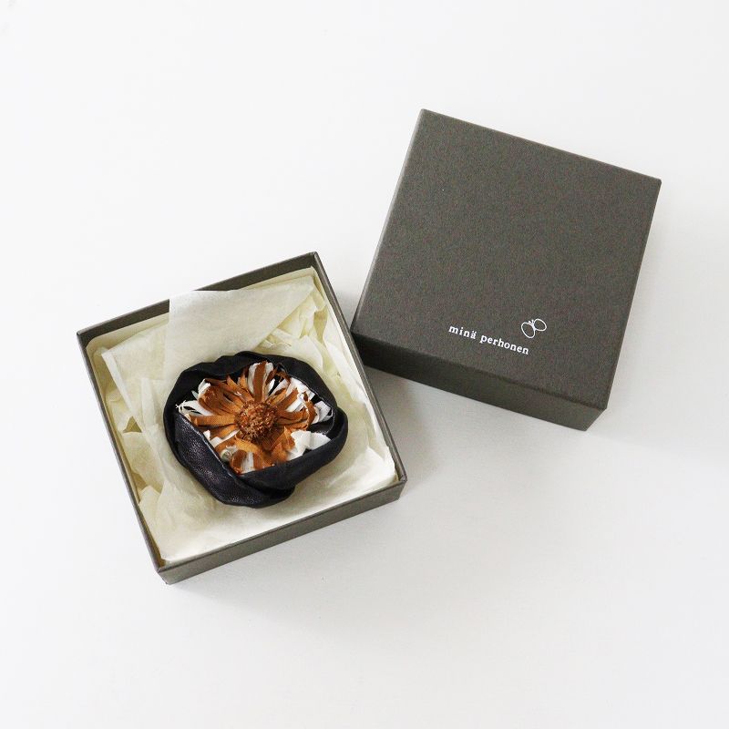 美品 ミナペルホネン mina perhonen hanakaze ブローチ＼ブラック
