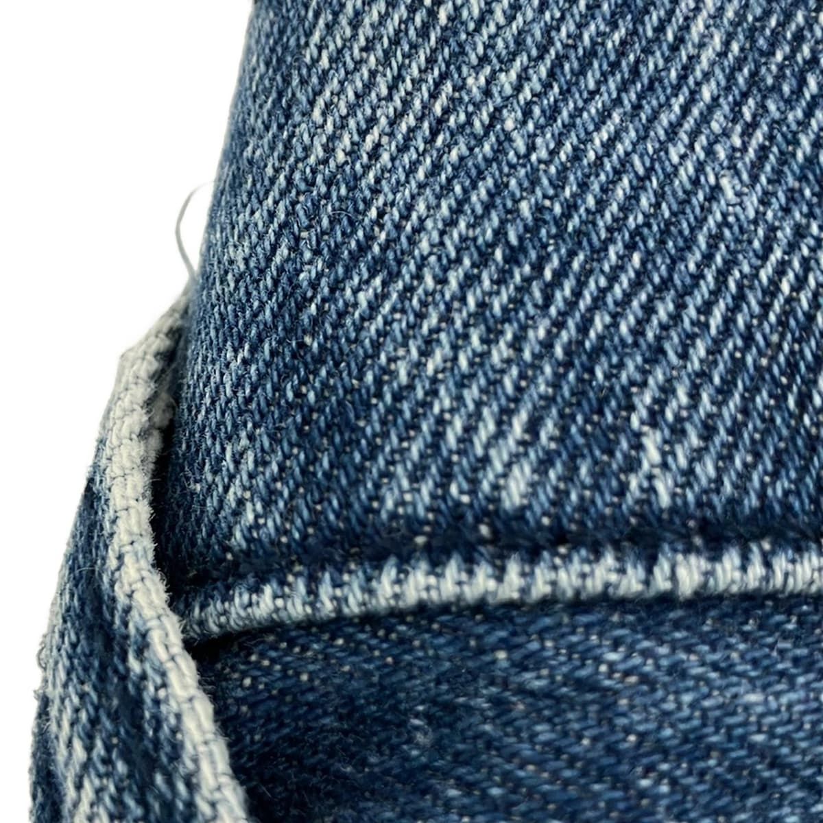 - ライトブルー