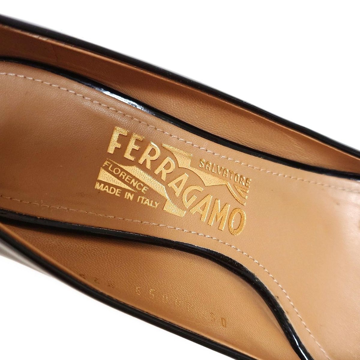  サルバトーレフェラガモ パンプス 8 D レディース - 黒 ヴァラ リボン オープントゥ ウェッジソール アウトソール張替済 レザー ハイヒール パンプス パンプス