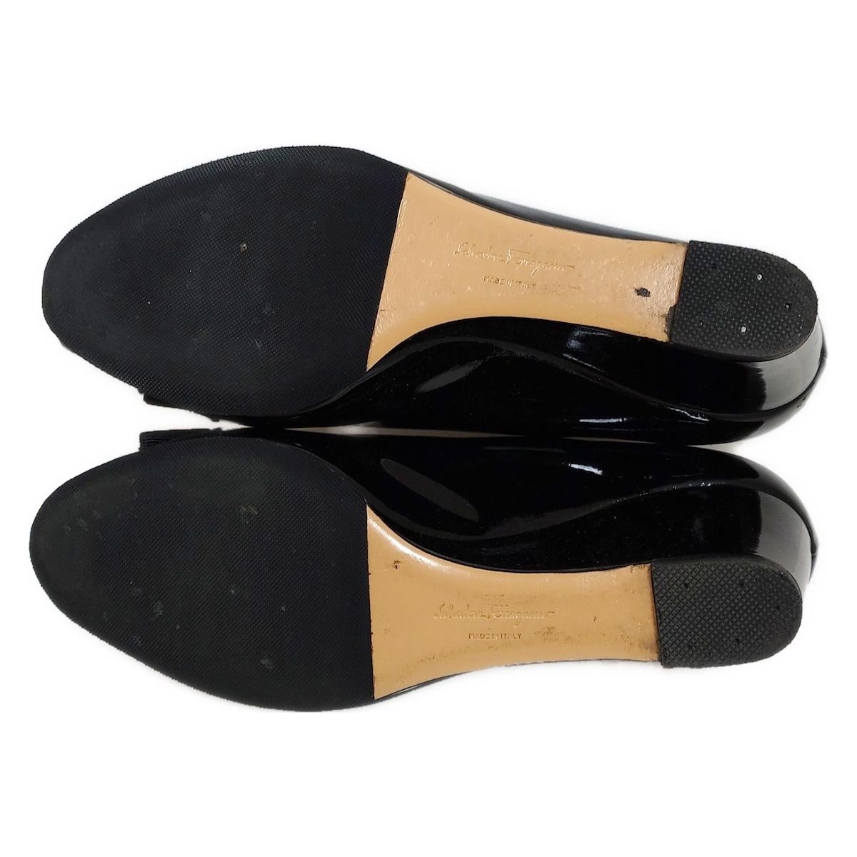 サルバトーレフェラガモ パンプス 8 D レディース - 黒 ヴァラ/リボン