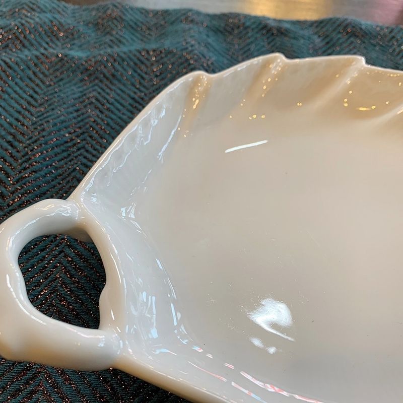 ロイヤルコペンハーゲン ホワイト フルーテッド ハーフレース リーフ型