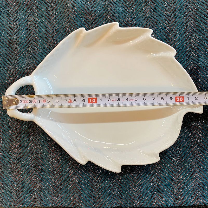 ロイヤルコペンハーゲン ホワイト フルーテッド ハーフレース リーフ型