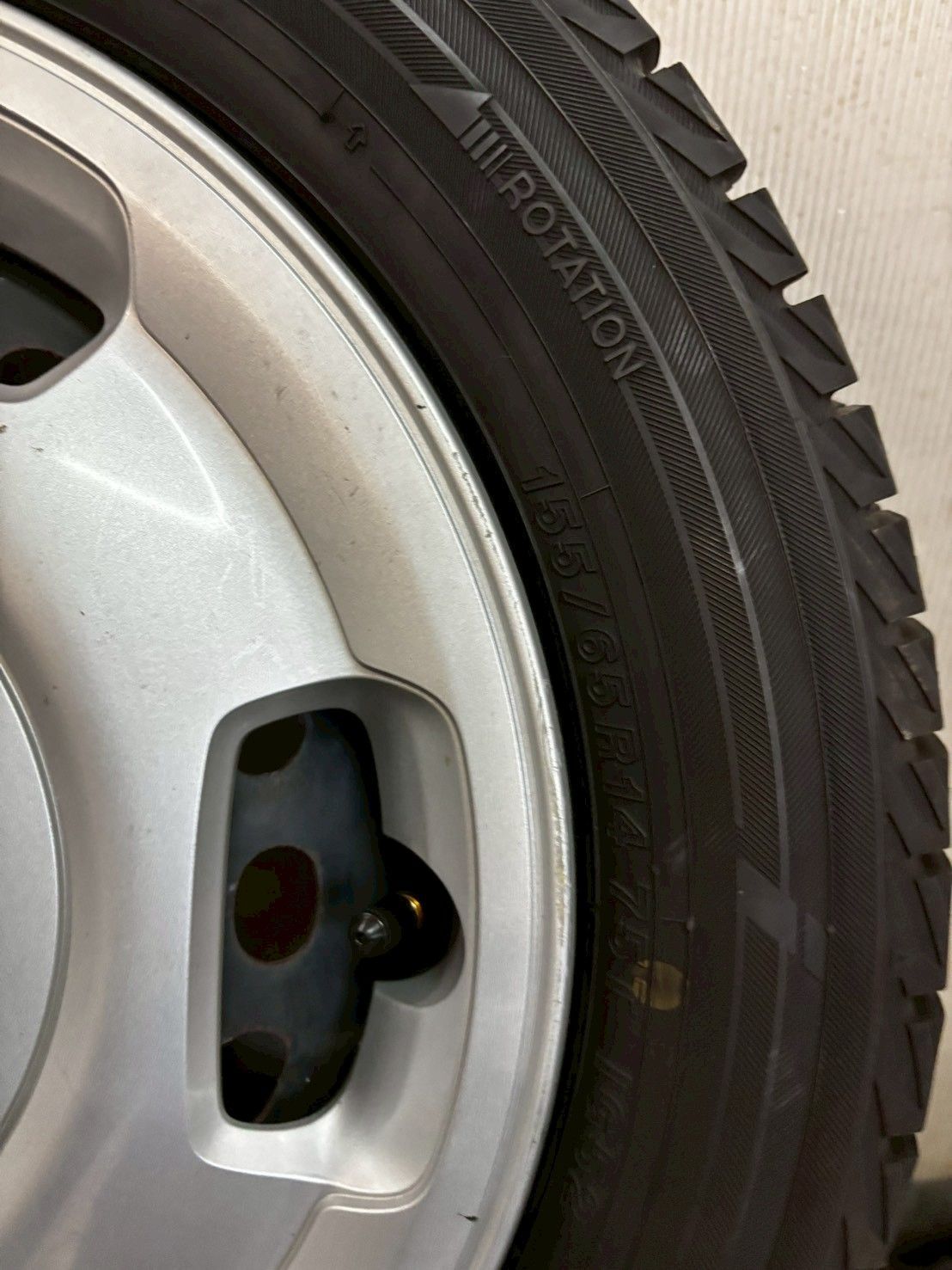 スタッドレスタイヤ ホイール