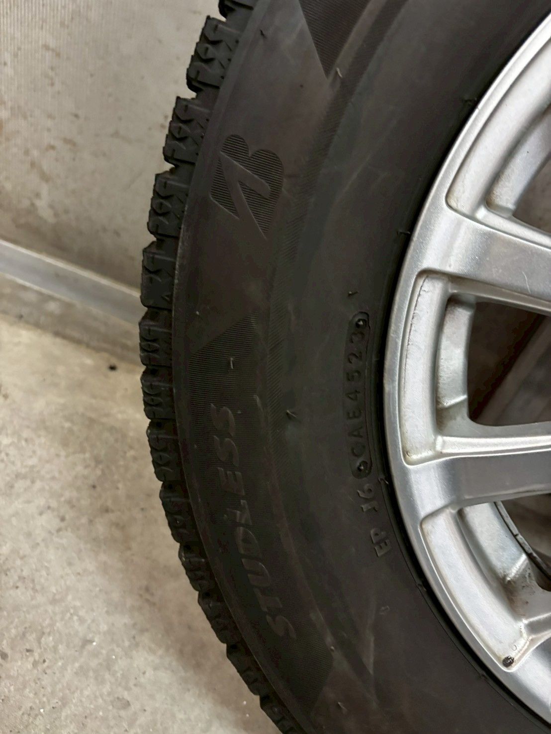 スタッドレスタイヤ