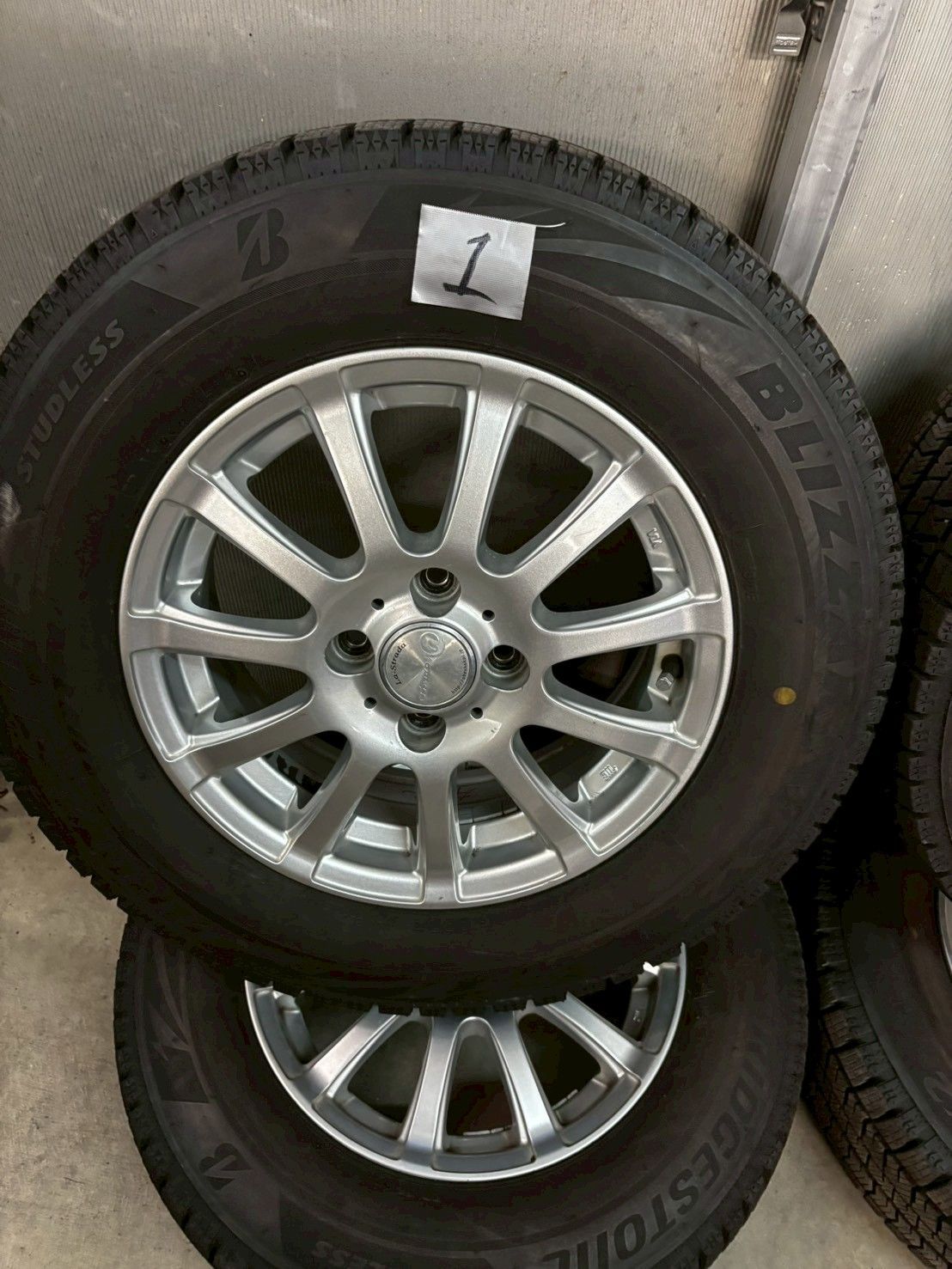 ホンダ フリードスパイク GB 3 スタッドレスタイヤ アルミホイール 185 70 14 み