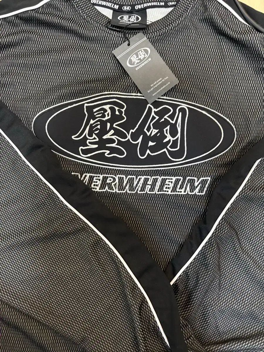 圧倒レイヤー002 ブラック トップス 新商品 Lサイズ