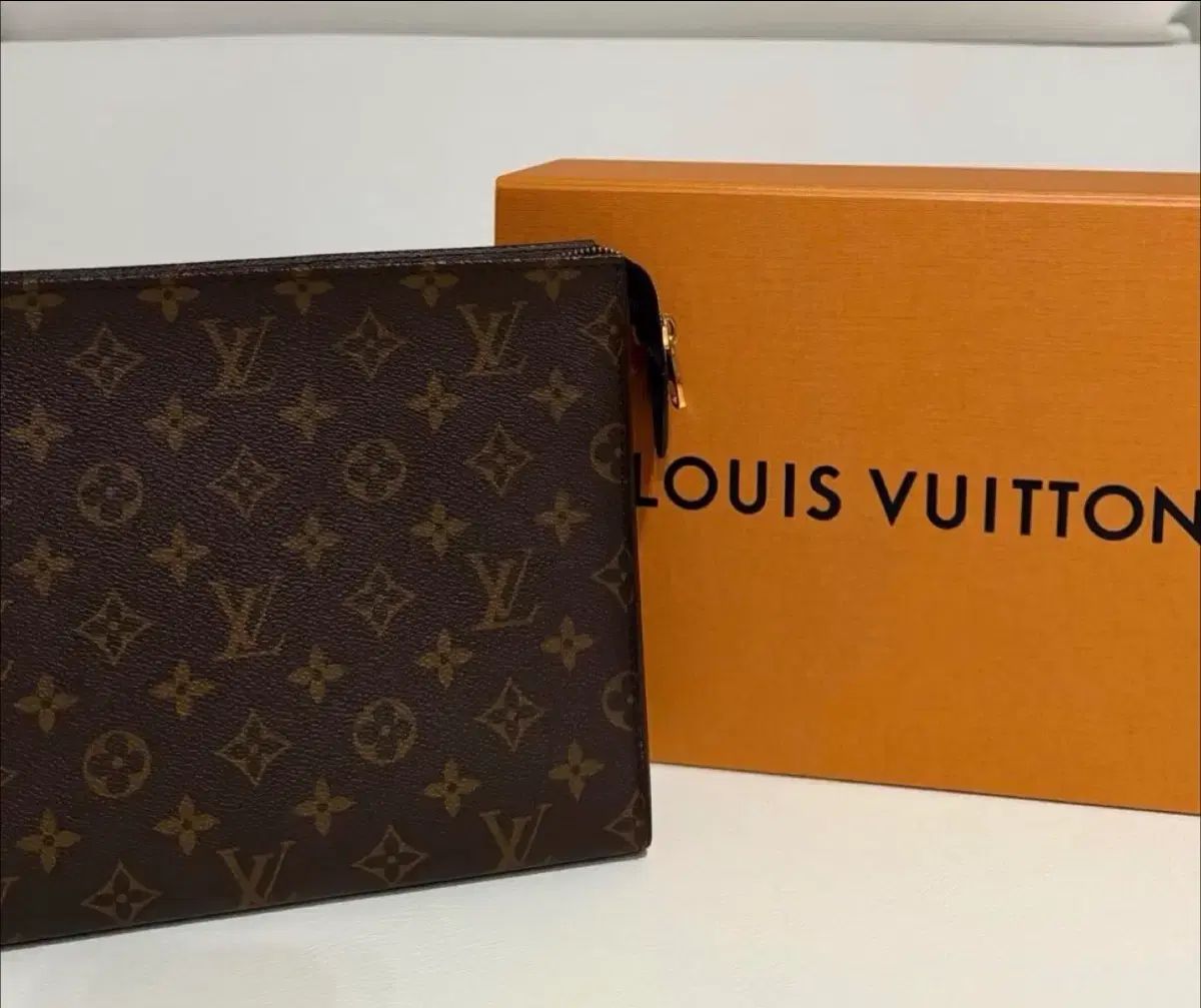 ルイヴィトン ポシェット トゥワレ NV モノグラム クラッチバッグ