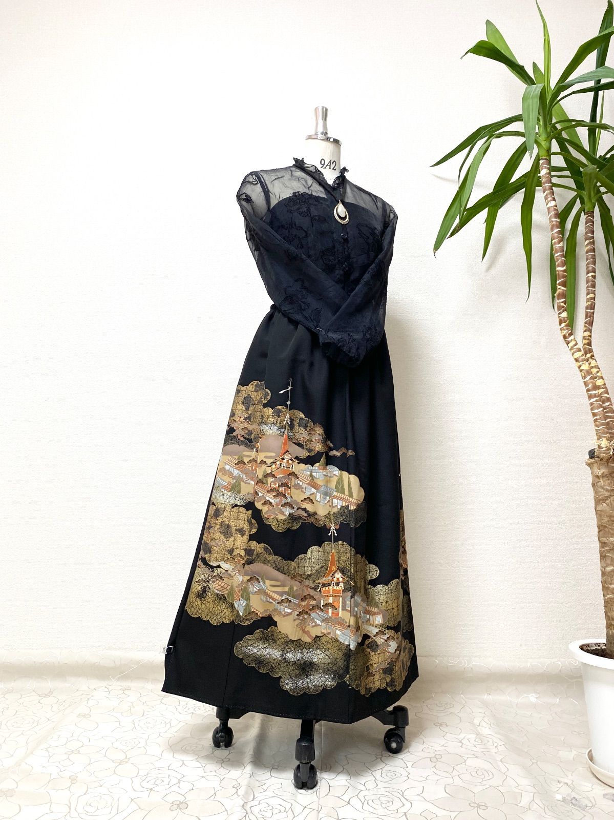 大人 セレブ着物スカートフリーサイズ1点物黒留袖着物リメイクウエストゴムロングスカートフリーサイズ みハンドメイドNO.6012