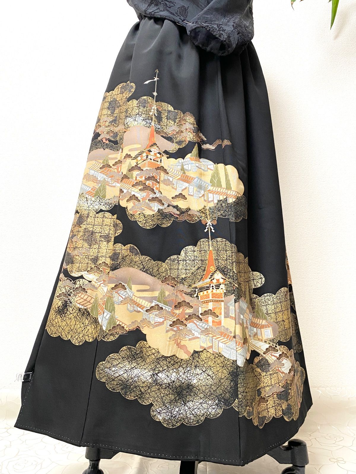 大人 セレブ着物スカートフリーサイズ1点物黒留袖着物リメイクウエストゴムロングスカートフリーサイズ みハンドメイドNO.6012