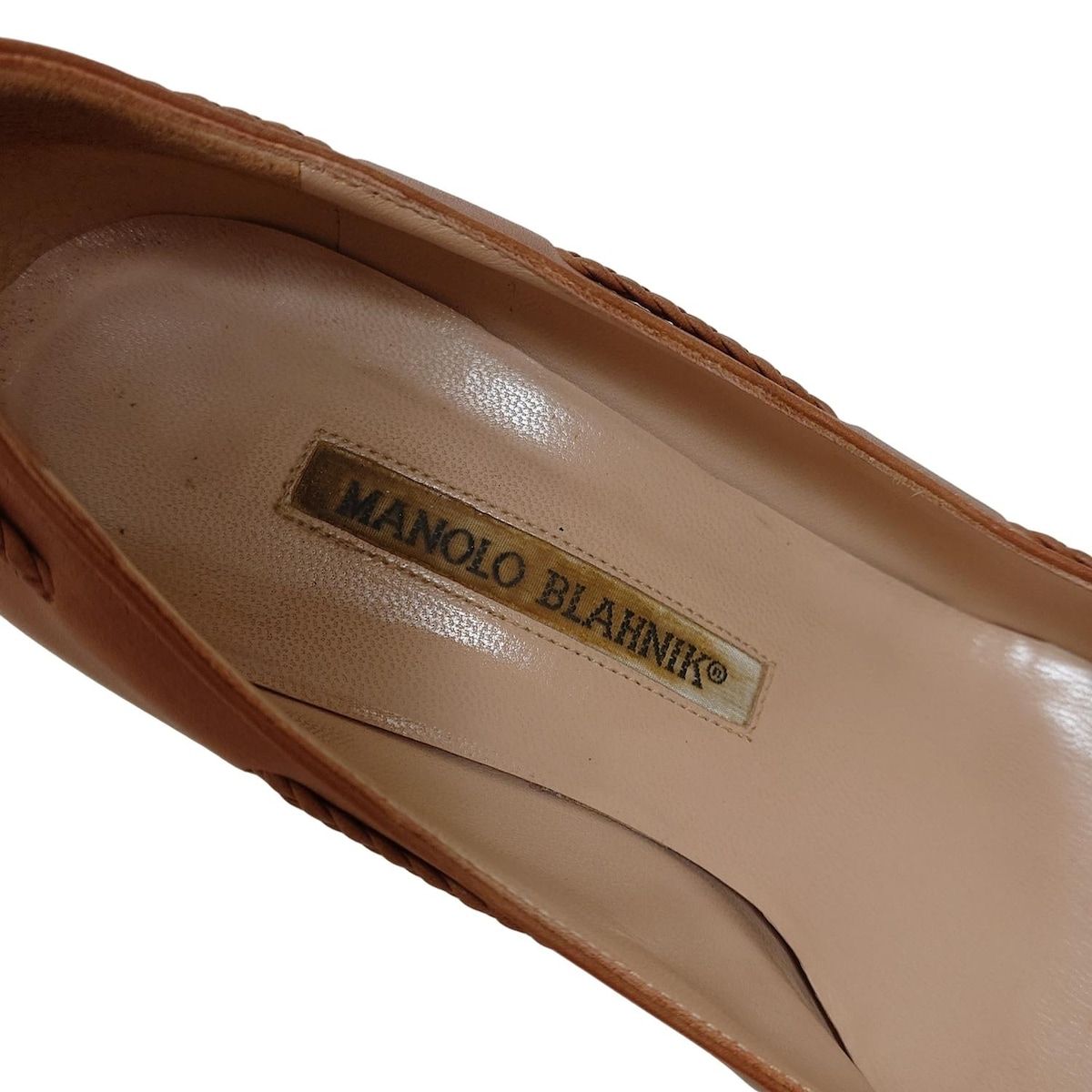 マノロブラニク パンプス