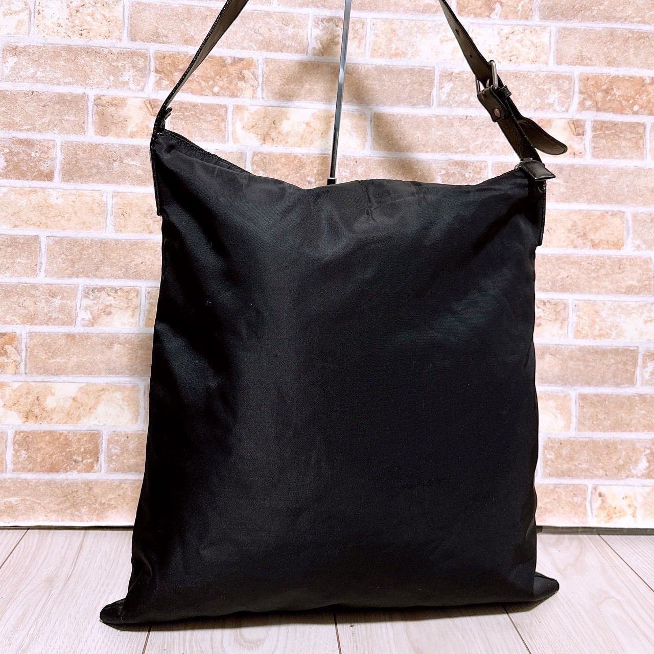 Fendi ブラック ナイロン ハンドバッグ FENDI/フェンディ】ナイロン ハンドバッグ ブラック｜ヴァルティーク