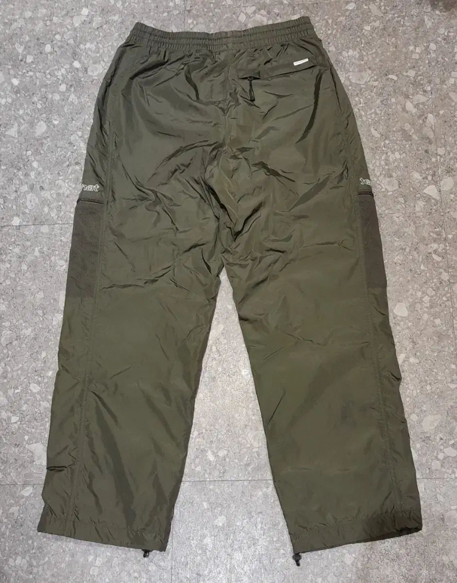 ベスト ディスイズネバーザット トレーナー カーゴ パンツ オリーブ