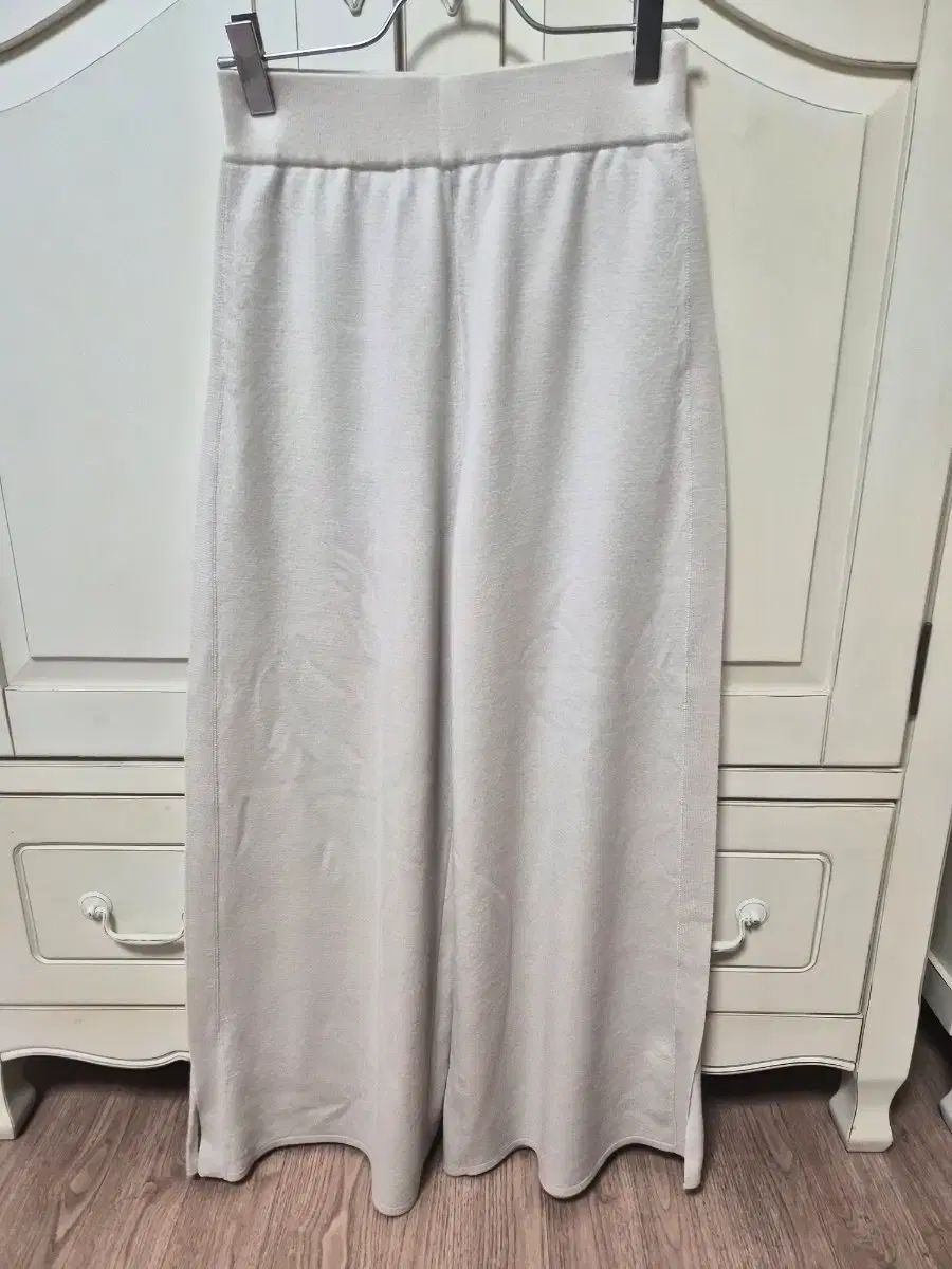 the CASHMERE カシミア ワイドパンツ