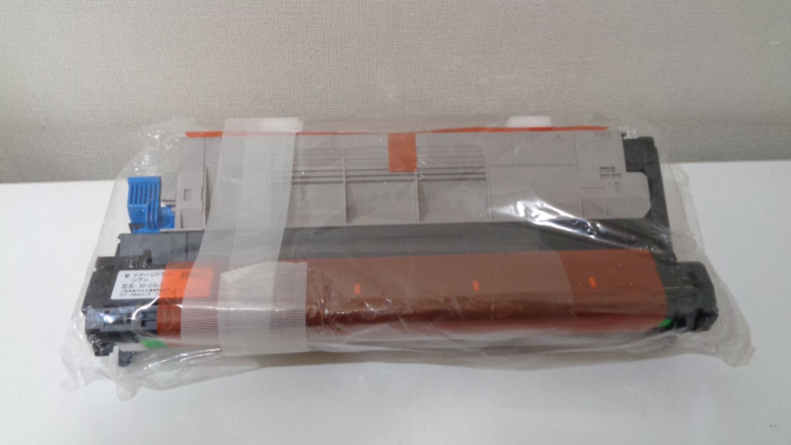 沖ＩＤＣ３ＬＣ と 沖 TNR-C 3 LＣ３ シアン 本体の添付品