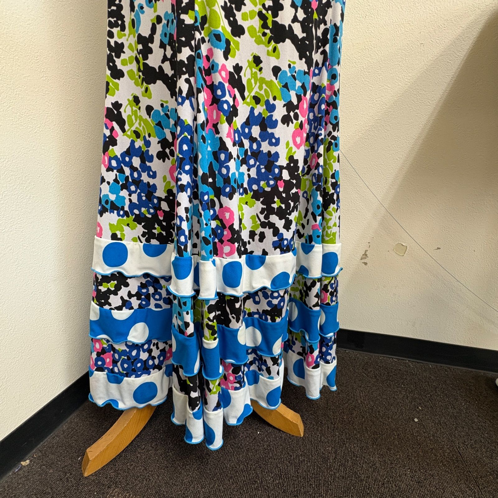 ソニアジョーンズファルダ ソニアジョーンズ】フラメンコ衣装 ファルダ カラフル ドット フリル