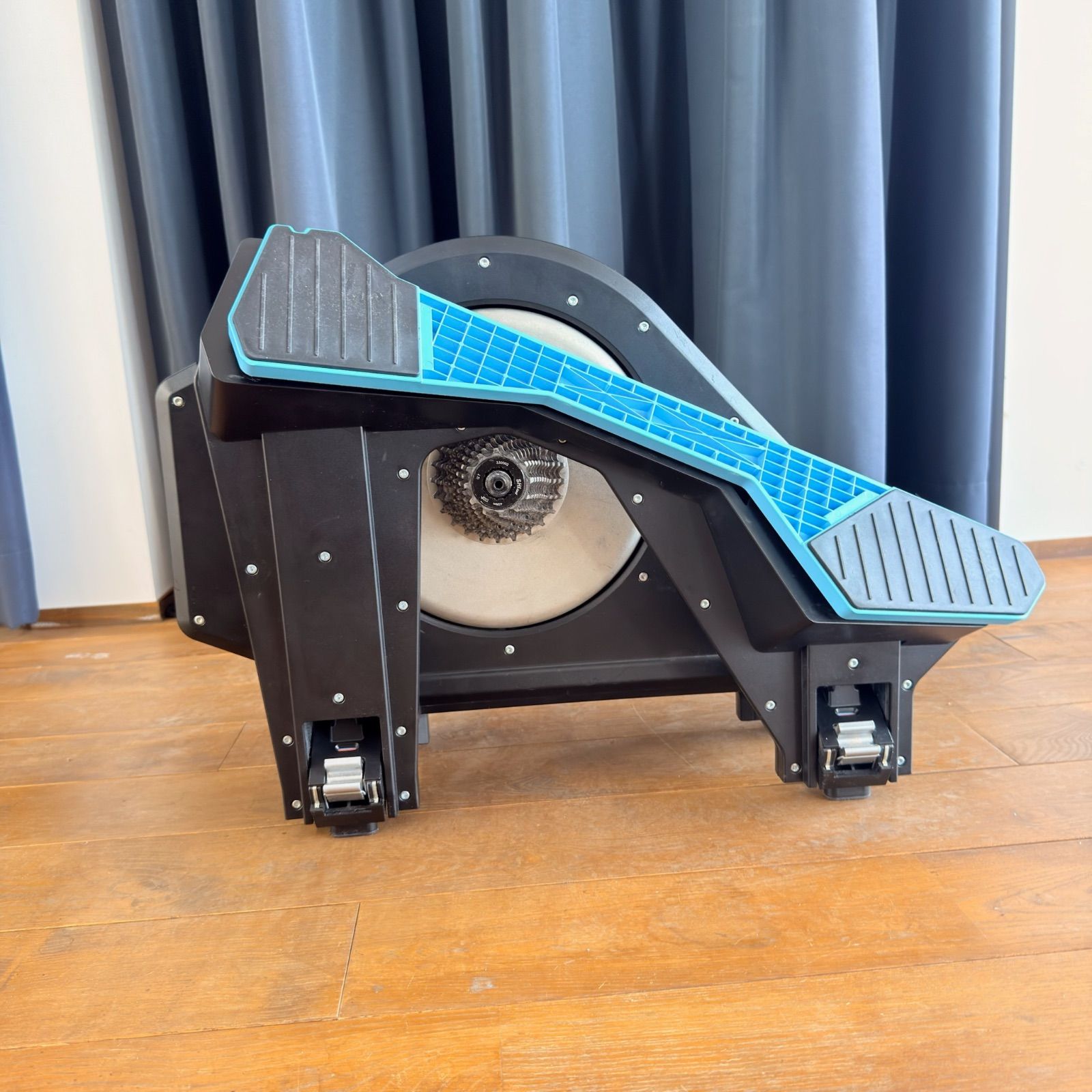 Tacx NEO Smart スマートトレーナー モーションプレート付 11速