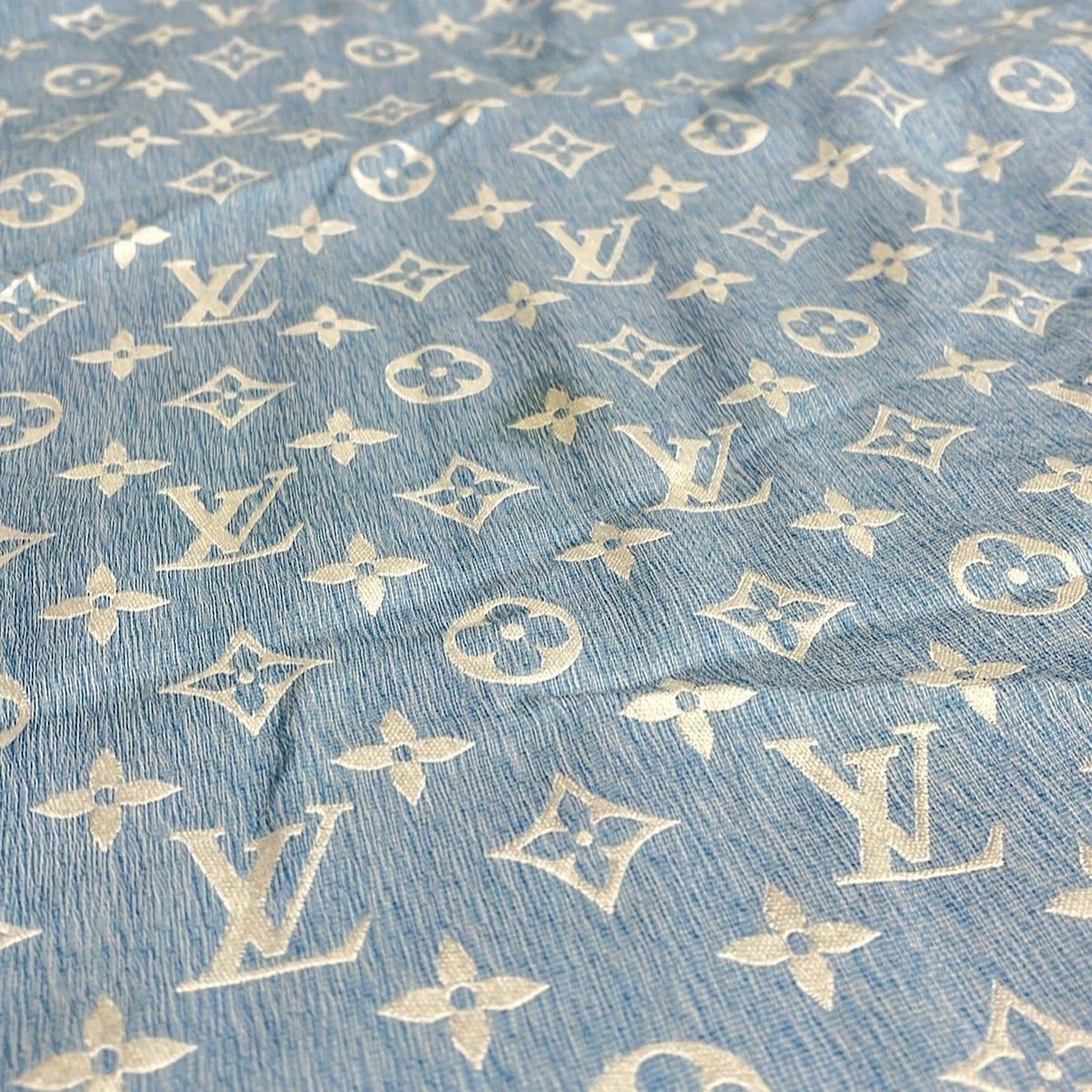 LOUIS VUITTON　ルイヴィトン　ストール　ショール　水色　シルク ⭐︎新品未使用⭐︎Louis Vuitton ショールモノグラム