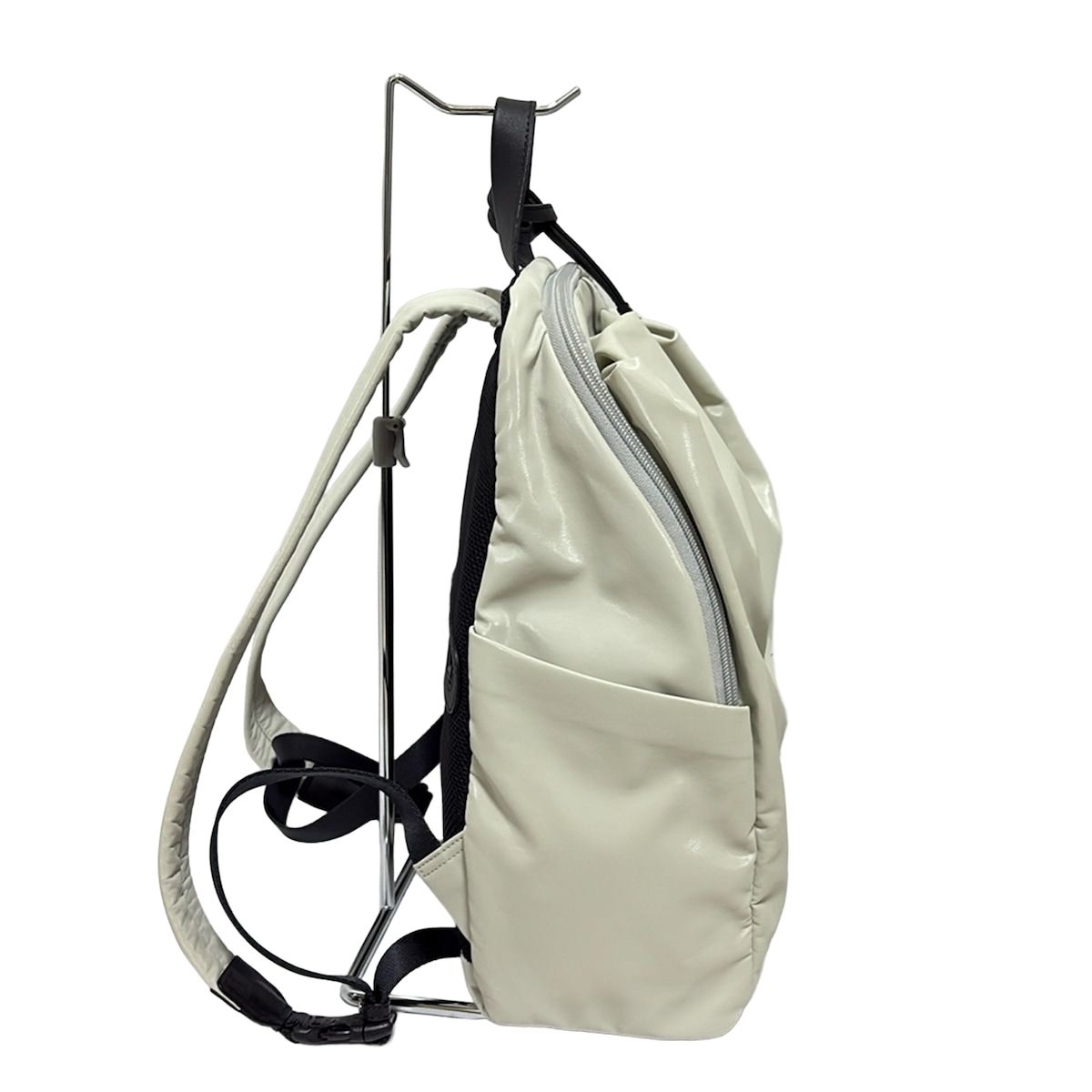 PELLE BORSA(ペレボルサ) リュックサック美品 - アイボリー×黒 MOOMIN 