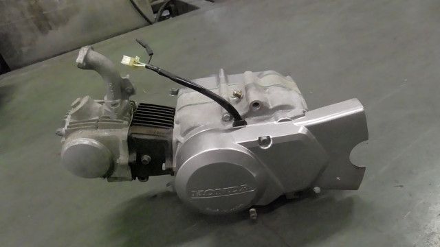 リトルカブ AA 01 3053 xxx の エンジン