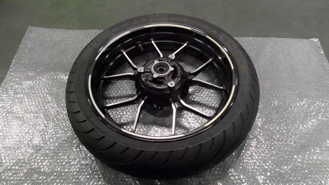 ジクサーSF 250 ED 22 Y の リアホイール タイヤ付