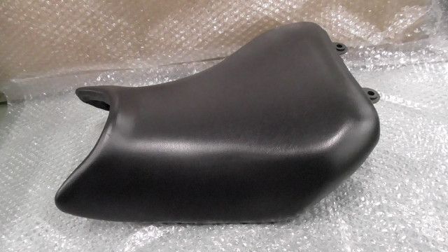 ジクサーSF 250 ED 22 Y 101 xxx の シート