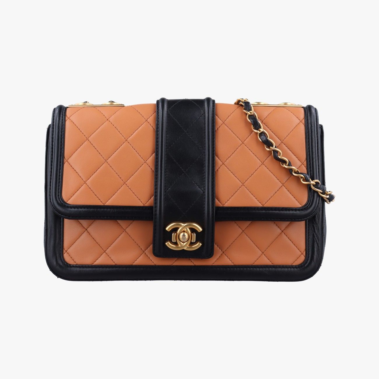 シャネルChanelマトラッセ シングルフラップ ベージュ×ブラック レザー