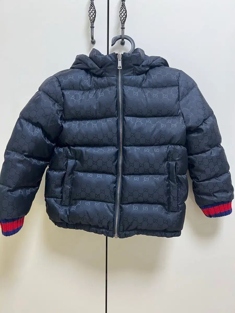 グッチ GG キッズ リバーシブルダウン サイズ 6| ネイビー