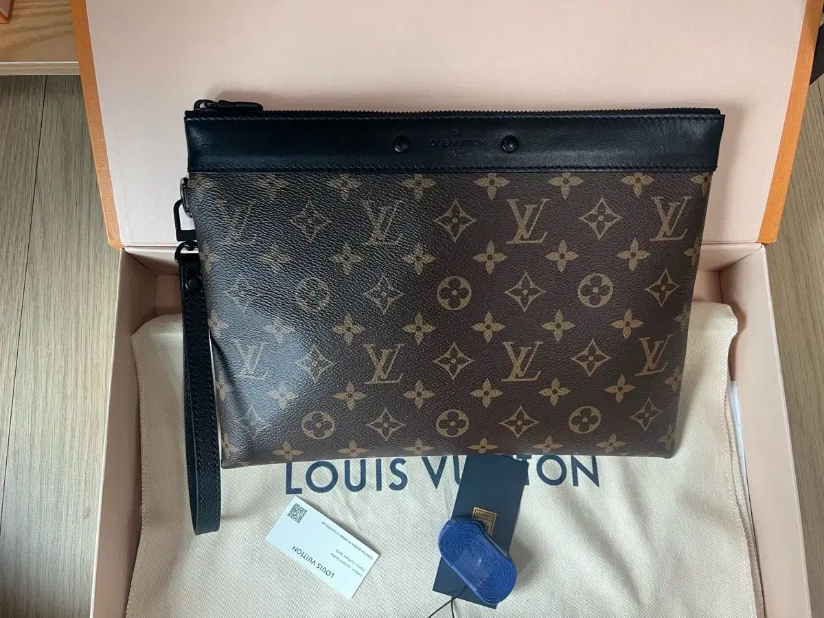 ルイヴィトン モノグラム トゥゴー クラッチバッグ