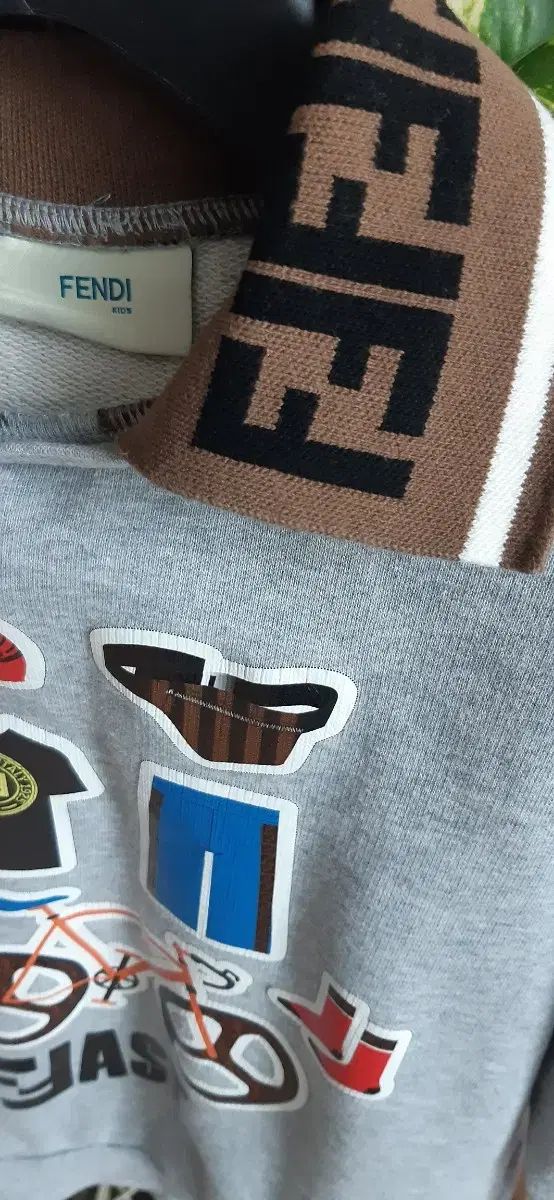 フェンディ キッズ FFAST スウェット Tシャツ ユニセックス