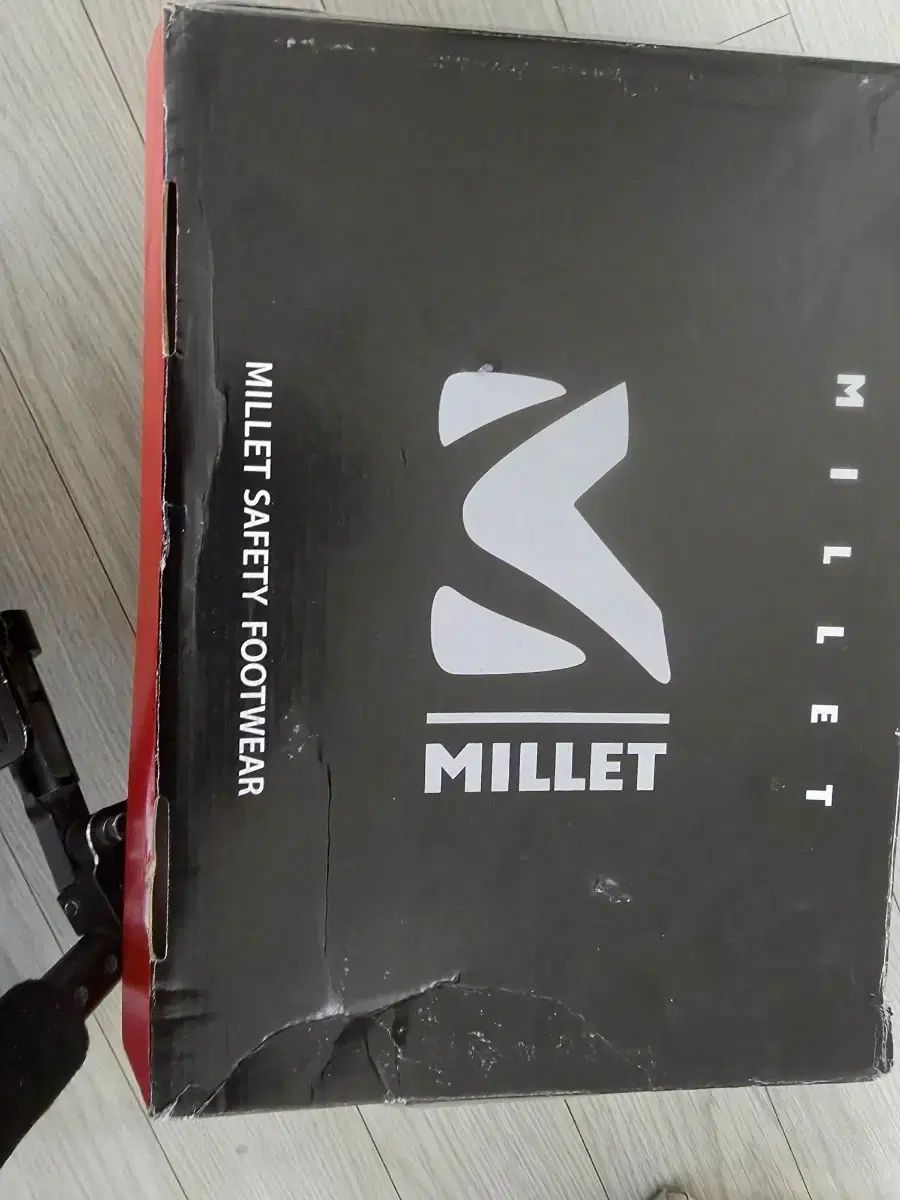 K2 作業靴と Millet 作業靴