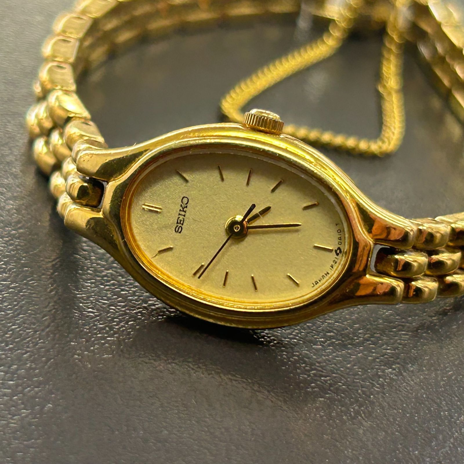 SEIKO 腕時計 1 F 21 5 A 00 ゴールド レディース