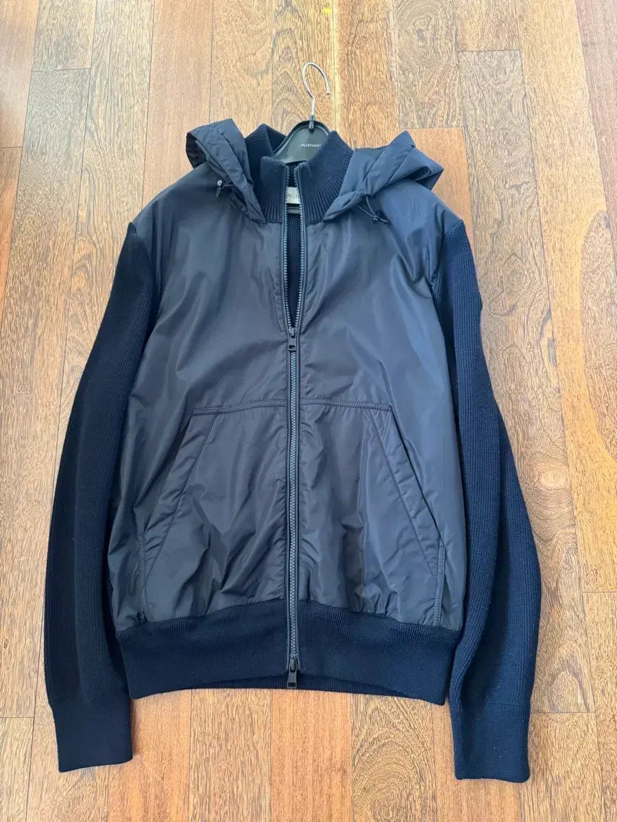 モンクレール ニート フードジップアップ