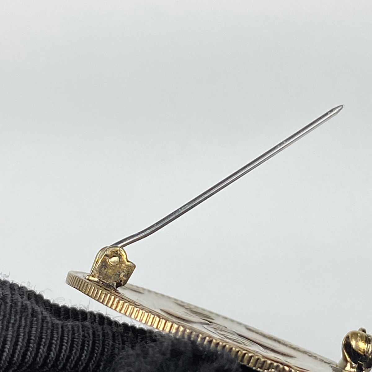 在庫一掃】 グッチ GUCCI リボンモチーフ ブローチ ロゴ グログラン