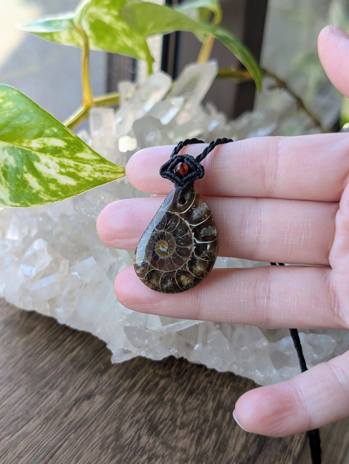 マクラメ編みネックレス