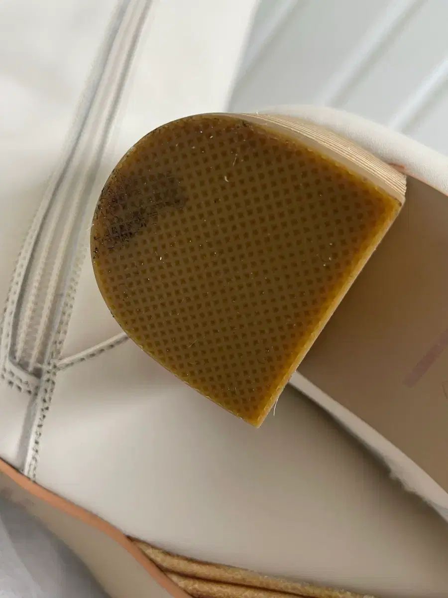 クリームアイボリー