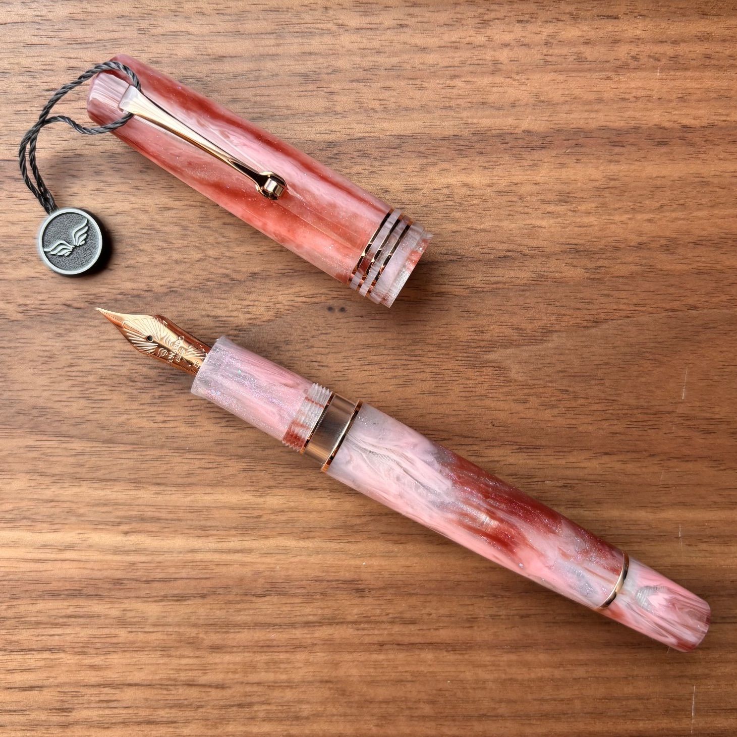 レオナルド万年筆 モーメント ゼロ グランデ2 0 エディション ウィンター サンライズ 細 EF 中字 M ローズゴールドトリム 品 再入荷なし