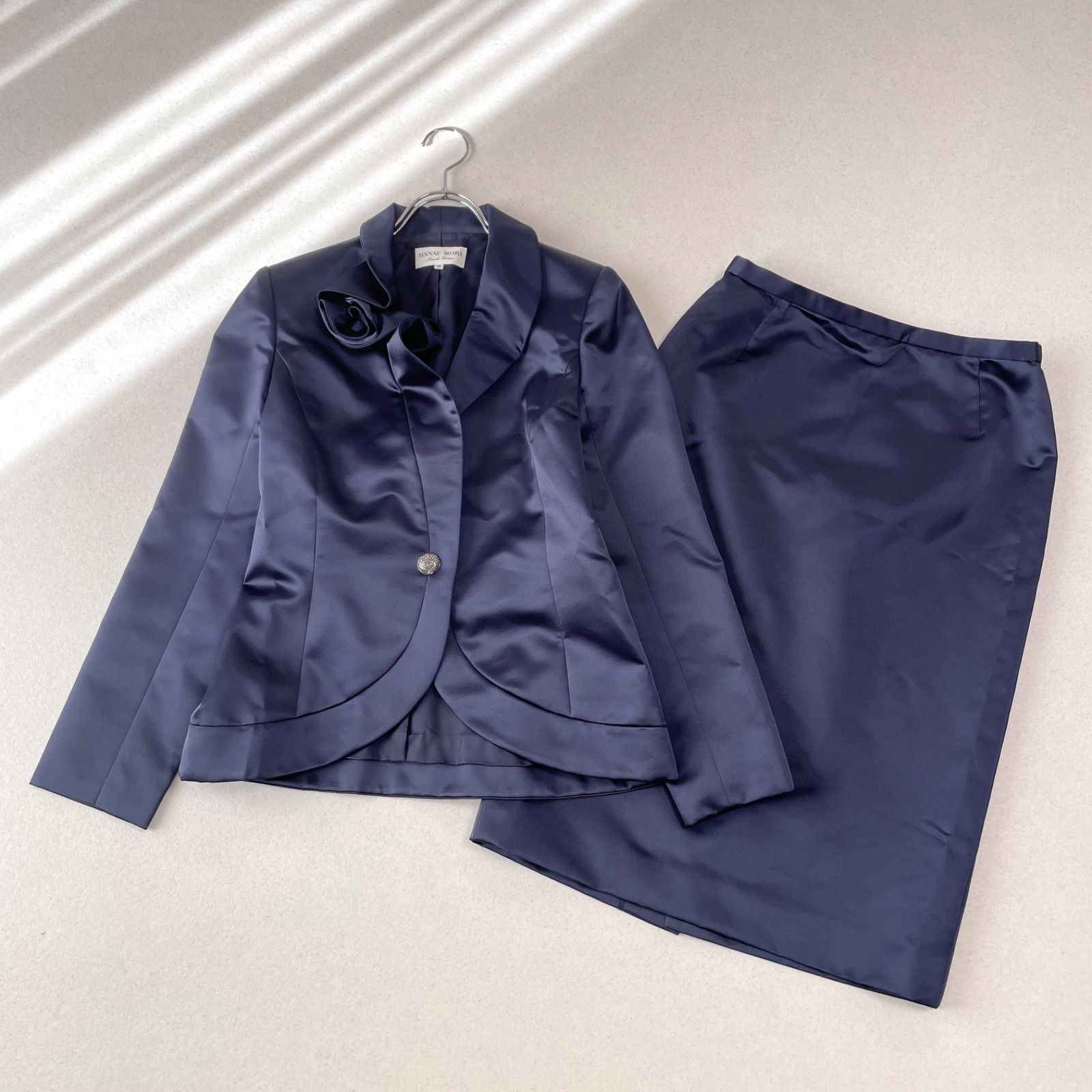 HANAE MORI ハナエモリ お花デザインの襟が素敵なスカートスーツ