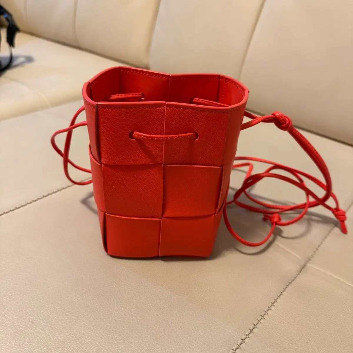 ボッテガ ヴェネタ ミニ バケット クロスバック