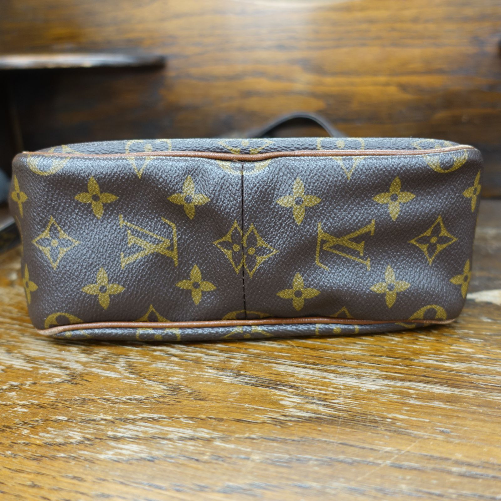 LOUIS VUITTON ルイヴィトン ショルダーバッグ 斜め掛け モノグラム