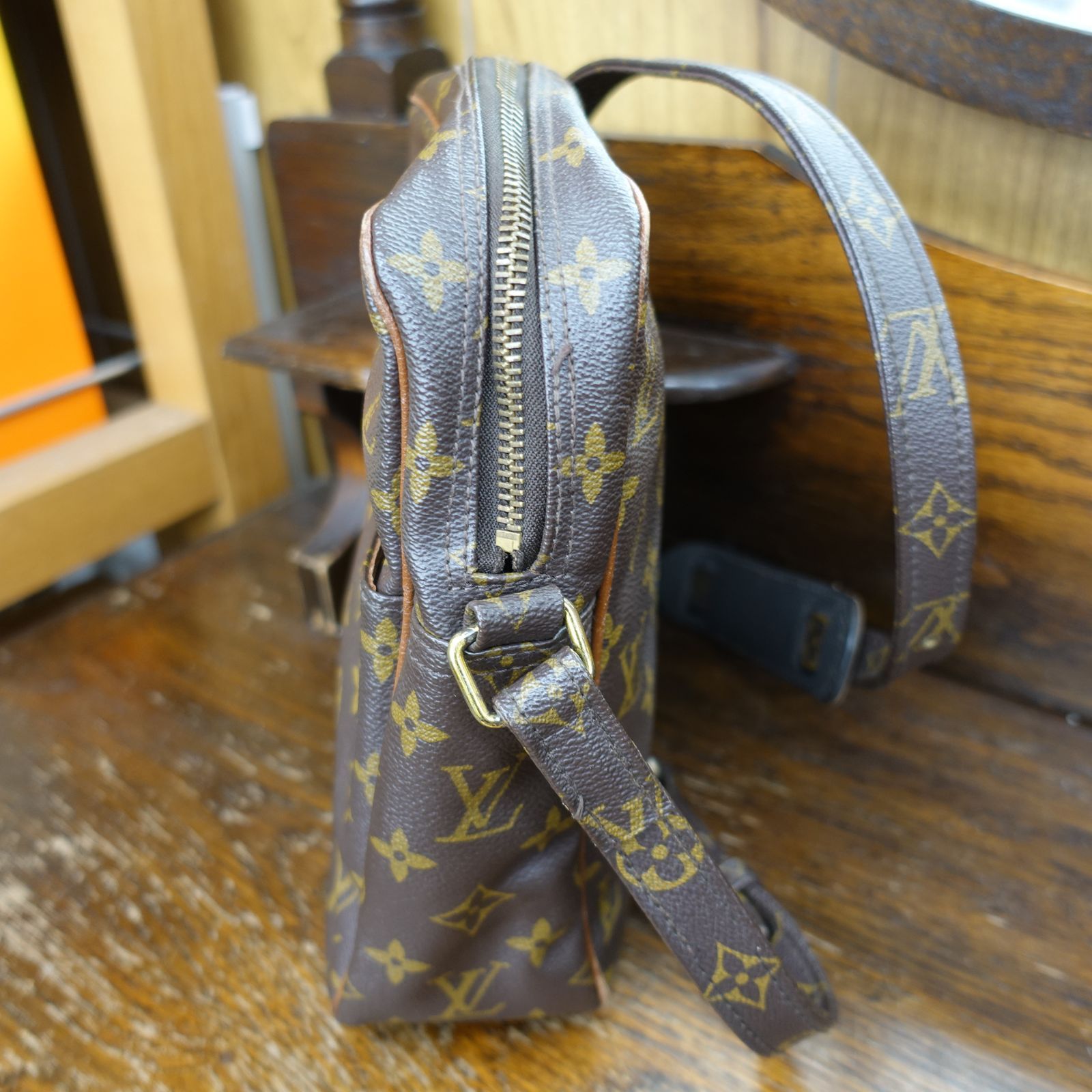 LOUIS VUITTON ルイヴィトン ショルダーバッグ 斜め掛け モノグラム