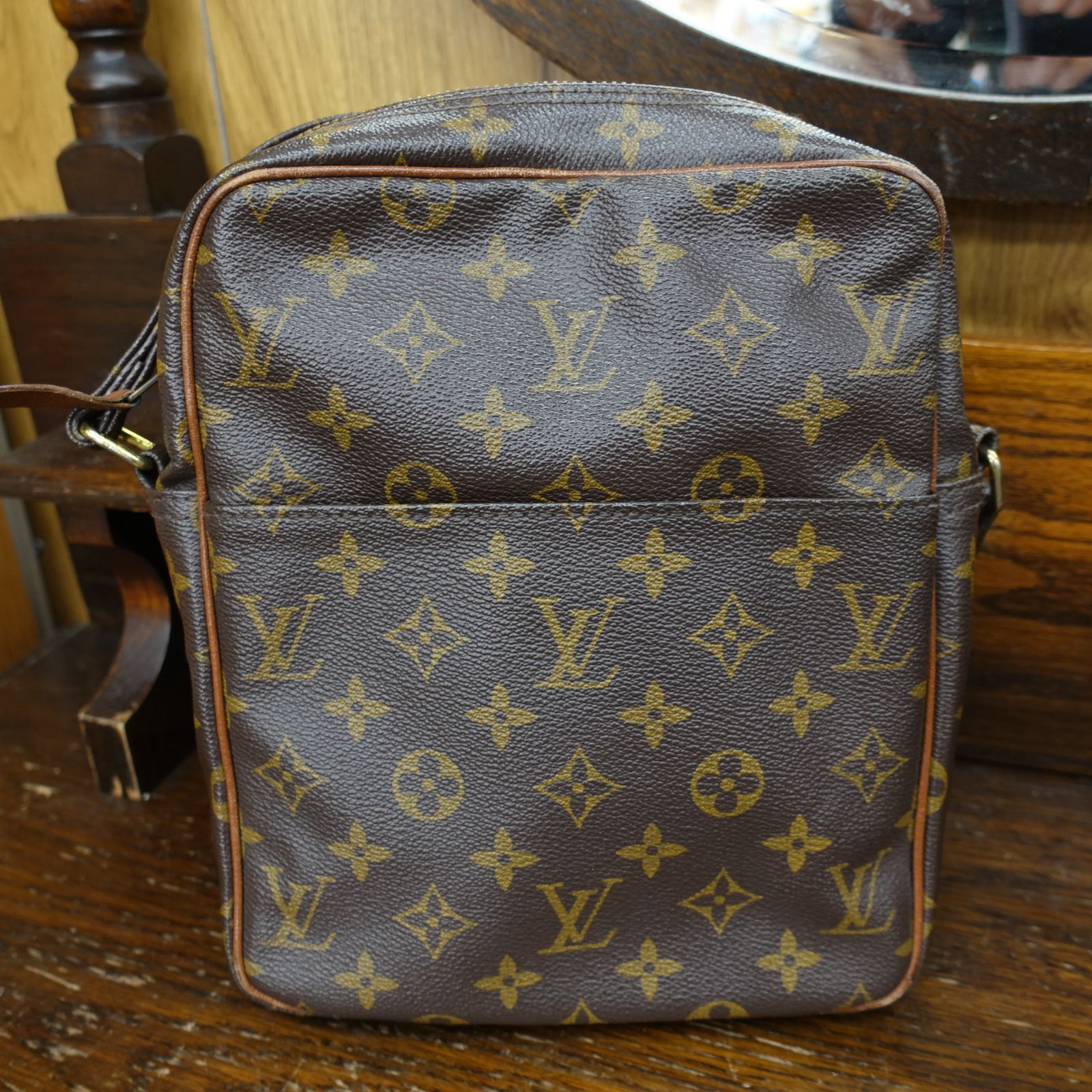 LOUIS VUITTON ルイヴィトン ショルダーバッグ 斜め掛け モノグラム
